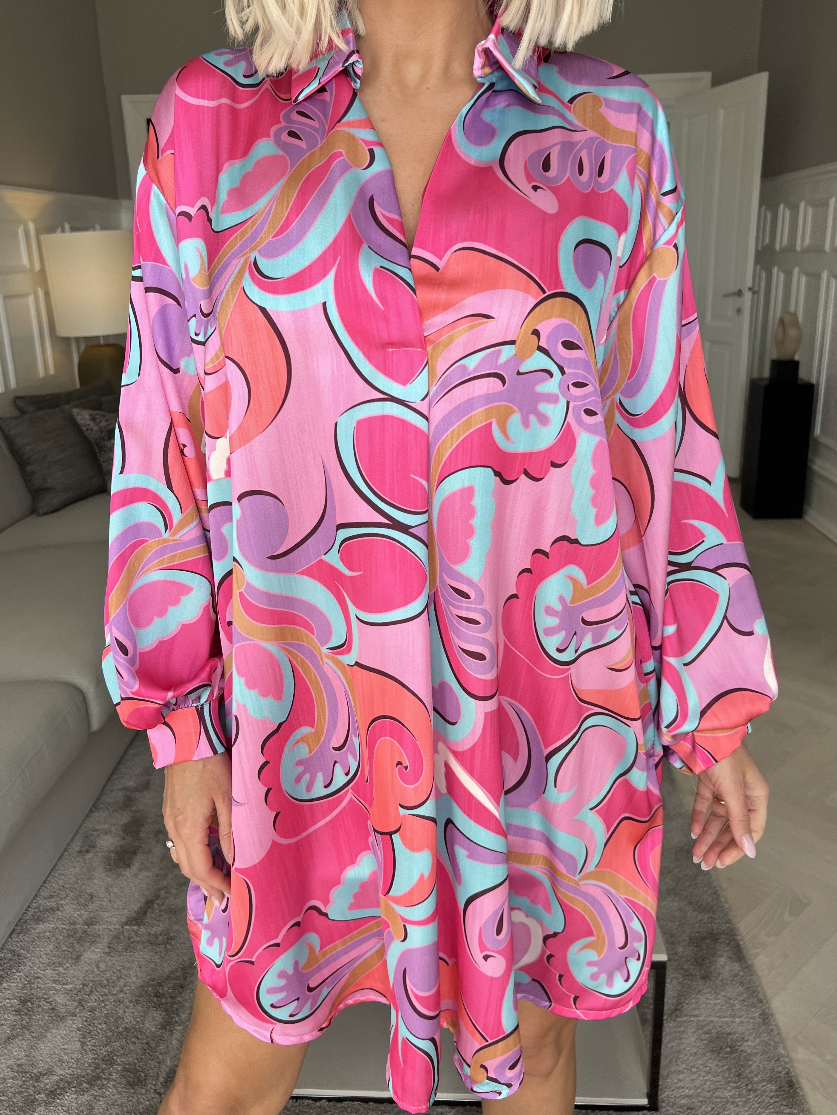 Happy Dress - Flerfärgad skjortklänning i sidenlook